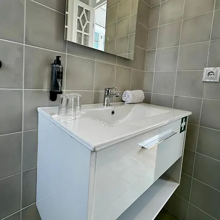 Bookstay Sto António *